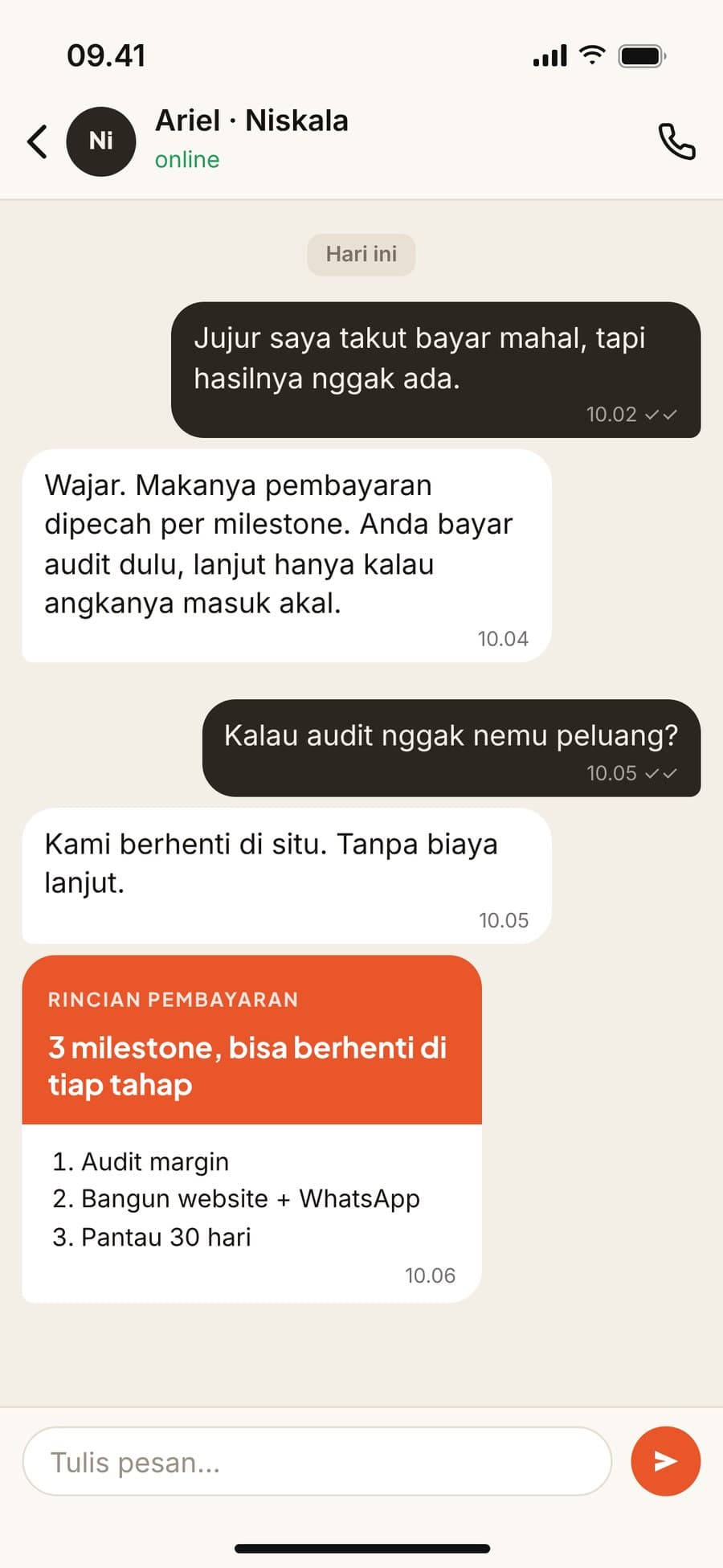 Percakapan chat antara pemilik toko dan Niskala tentang pembayaran per milestone